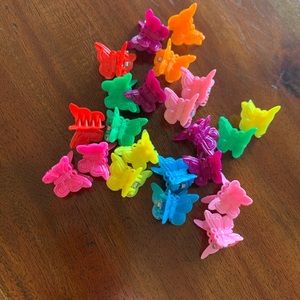 💕SET OF 22 TRENDY BUTTERFLY CLIPS🦋
